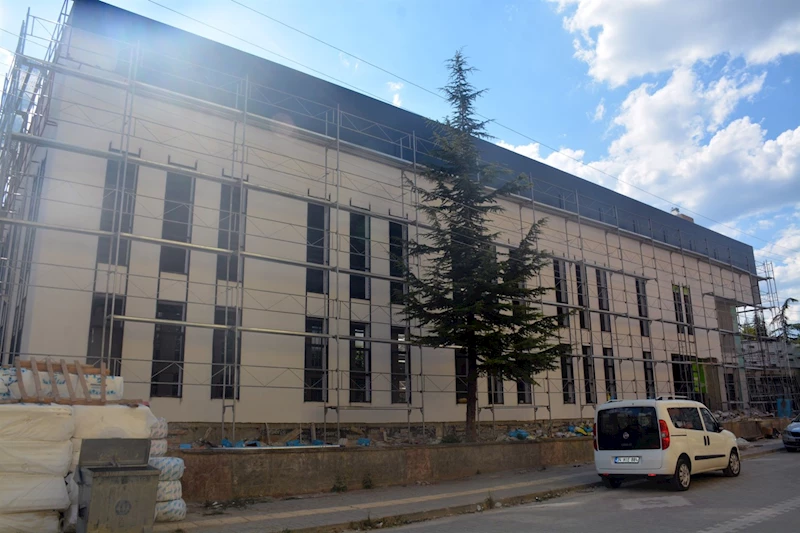 Yarı Olimpik Kapalı Yüzme Havuzunun İnşasına Devam Ediyoruz