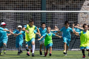 YAZ SPOR OKULLARI’NDA FUTBOL COŞKUSU: ÜMRANİYE’DE GELECEĞİN YILDIZLARI YETİŞİYOR