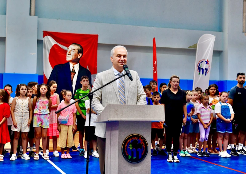 GENÇ SPORCULAR SERTİFİKALARINI BAŞKAN ERDEM’DEN ALDILAR