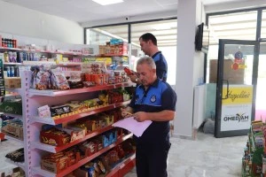 Zabıta ekiplerimizden büfe ve tekel bayi denetimi.