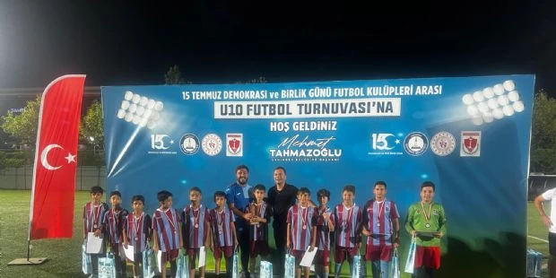 Minik Futbolcular Belediyemizin Organizasyonunda Karşı Karşıya Geldi