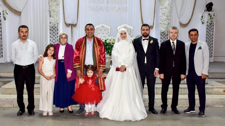 BAŞKANIMIZ, ŞEYMA KARABULUT VE ÇAĞRI ÖZDENER ÇİFTİMİZİN DÜĞÜN TÖRENLERİNE KATILDI