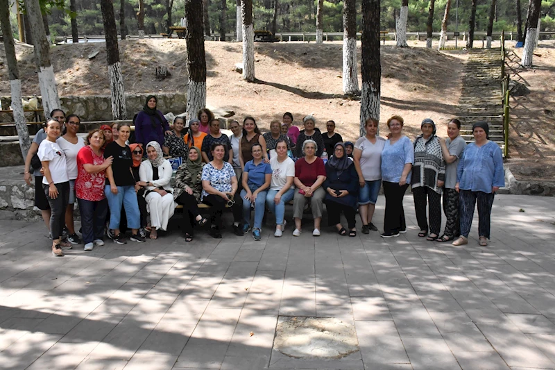 Manisalı Kadınlar Süreyya Parkında Eğlendi