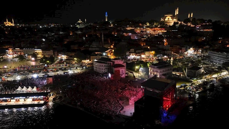 İSTANBUL, 30 AĞUSTOS’U EMİNÖNÜ MEYDANI’NDA KUTLADI