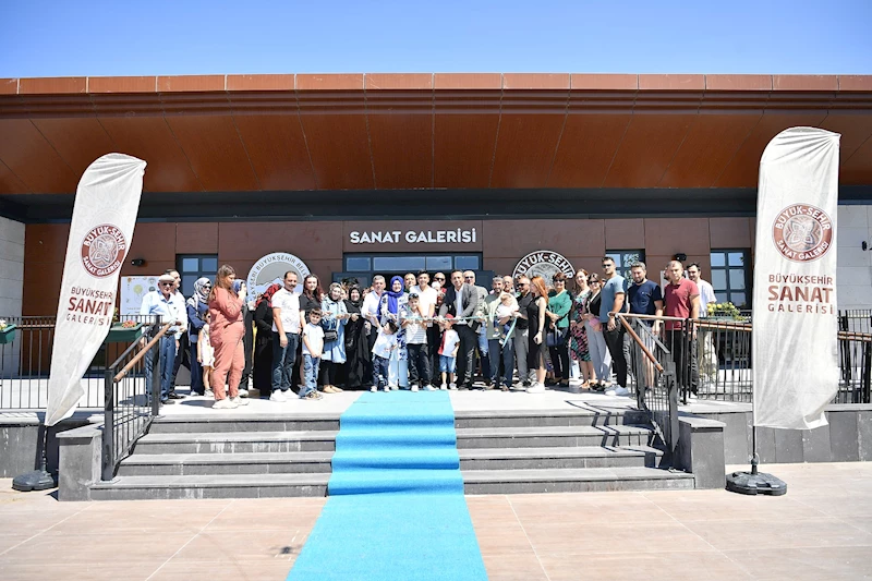 Büyükşehir Sanat Galerisi, Ev Hanımı Fatma Şık’ın Çocukluk Hayalini Gerçekleştirdi