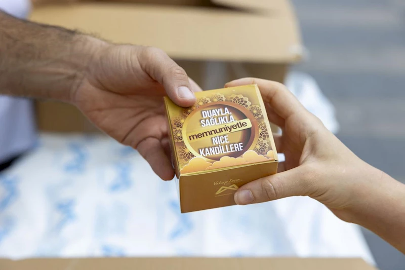 Büyükşehir, Vatandaşların Mevlid Kandili’ni Kutlayarak Kandil Simidi Dağıttı
