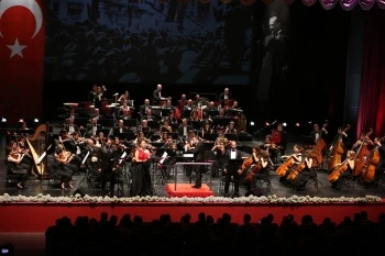 “BİR ULUS UYANIYOR” KONSERİ BEĞENİ TOPLADI