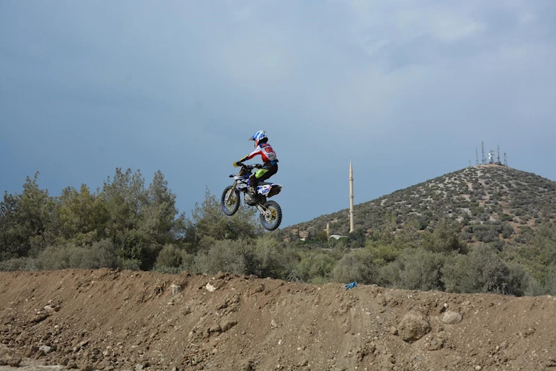 Büyükşehir 30 Ağustos Zafer Bayramı’nı Hem Karada Hem Havada Bir Dizi Organizasyonla Kutladı