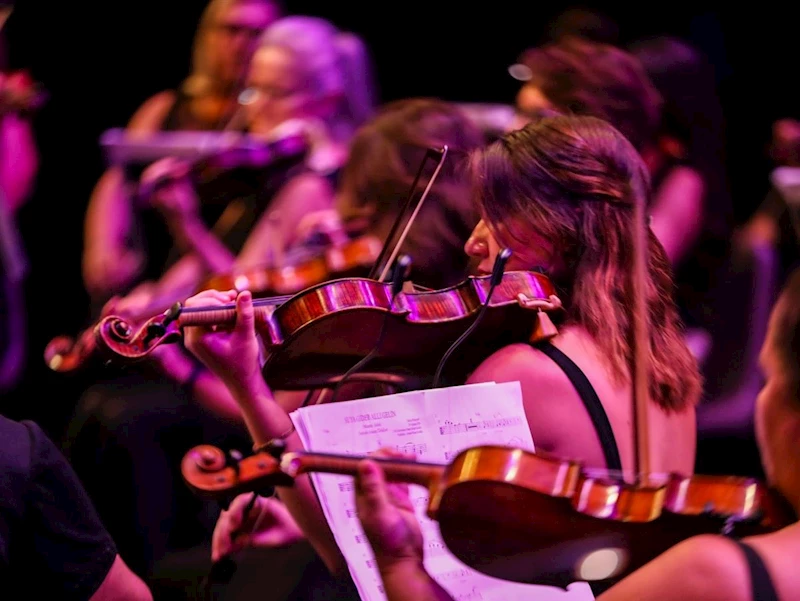 ETİMESGUT BELEDİYESİN´DEN ZAFER BAYRAMININ 102. YIL DÖNÜMÜNE ÖZEL SENFONİK ANKARA TÜRKÜLERİ GECESİ