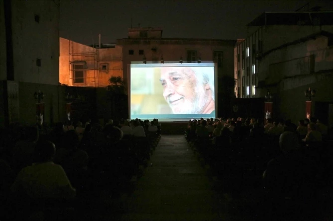 “Müjdat Gezen Bir Sevgi Belgeseli” Sanathane’de İzmirlilerle Buluştu