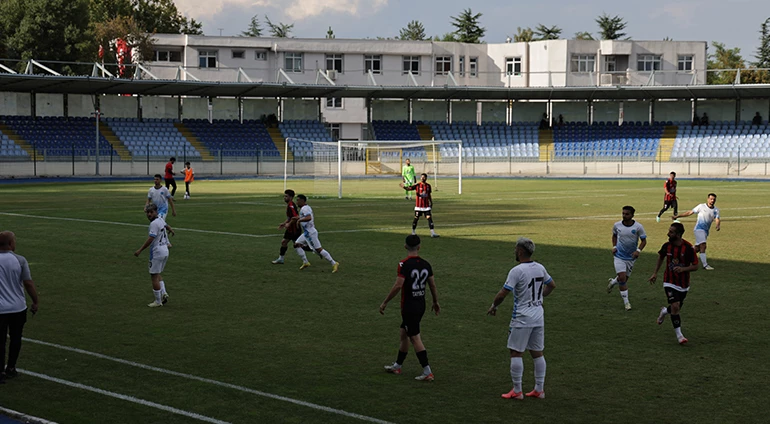 MAVİ ŞİMŞEK RAKİBİNİ YENEREK ZAFER KUPASI