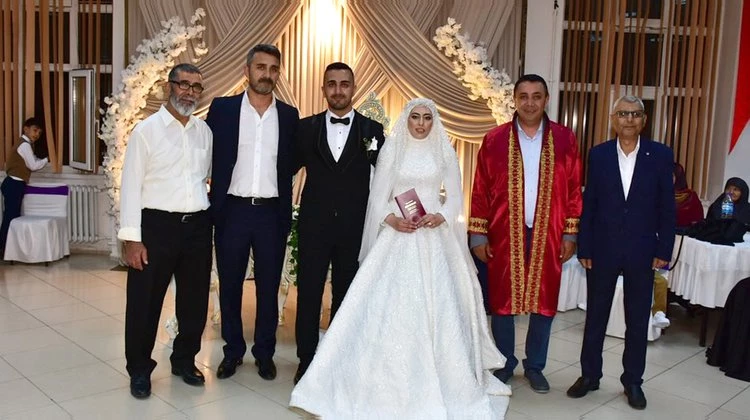 BAŞKANIMIZ, SENA KARGI VE FURKAN SARI ÇİFTİNİN DÜĞÜN TÖRENLERİNE KATILARAK NİKAHLARINI KIYDI