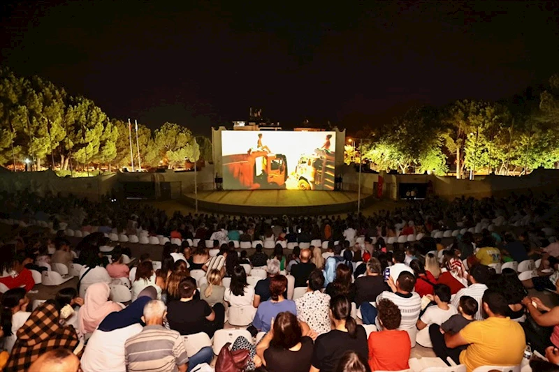 Büyükşehir ile açık hava sinema günleri devam ediyor