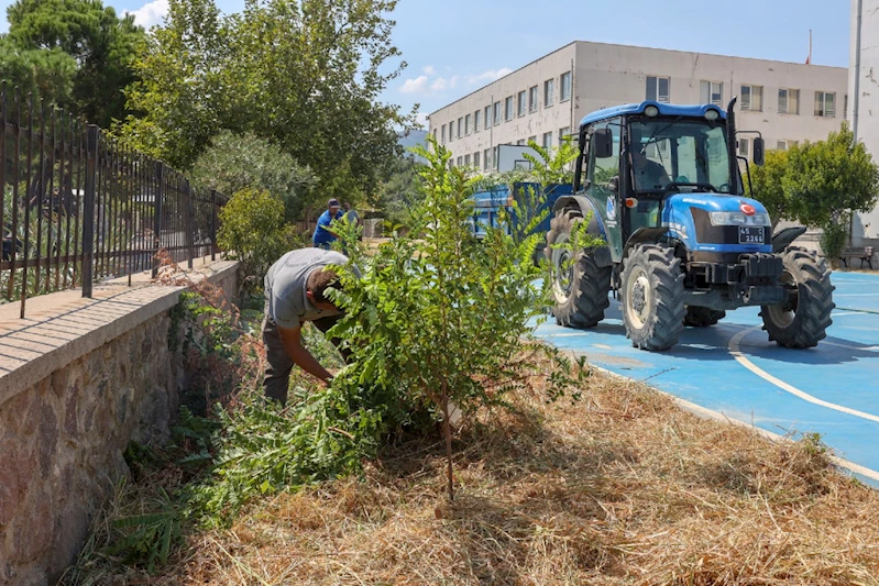 YUNUSEMRE’DE OKULLAR EĞİTİM-ÖĞRETİM SEZONUNA HAZIRLANIYOR