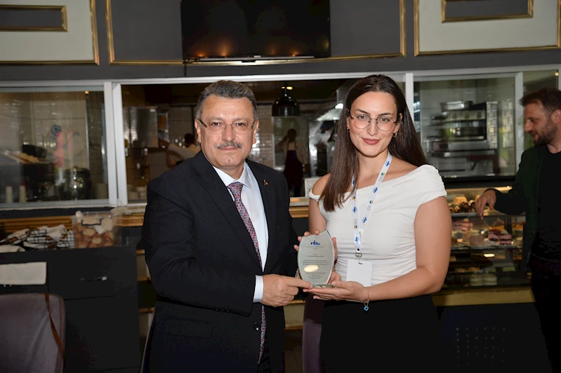 BAŞKAN GENÇ AVRUPALI GENÇ HUKUKÇULARLA BULUŞTU