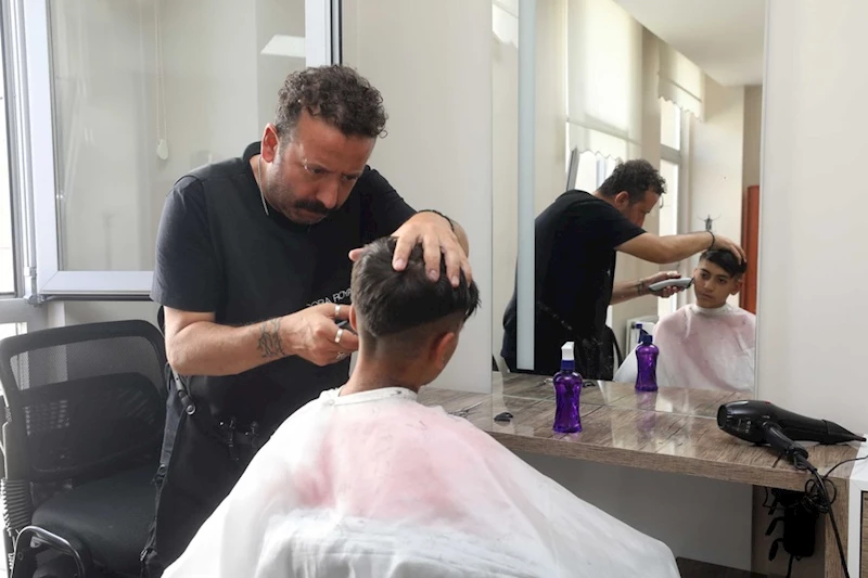 Yenimahalleli Öğrencilere Okul Öncesi Saç Tıraşı