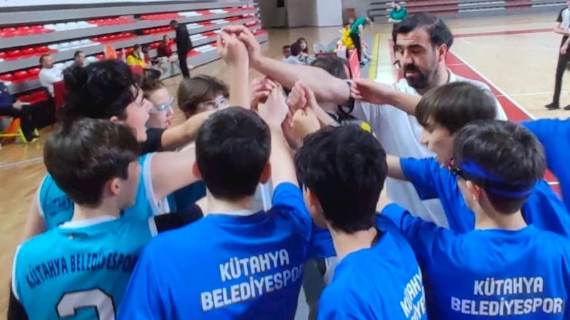KÜTAHYA BELEDİYESPOR’UMUZDAN BASKETBOLDA GURURLANDIRAN BAŞARI
