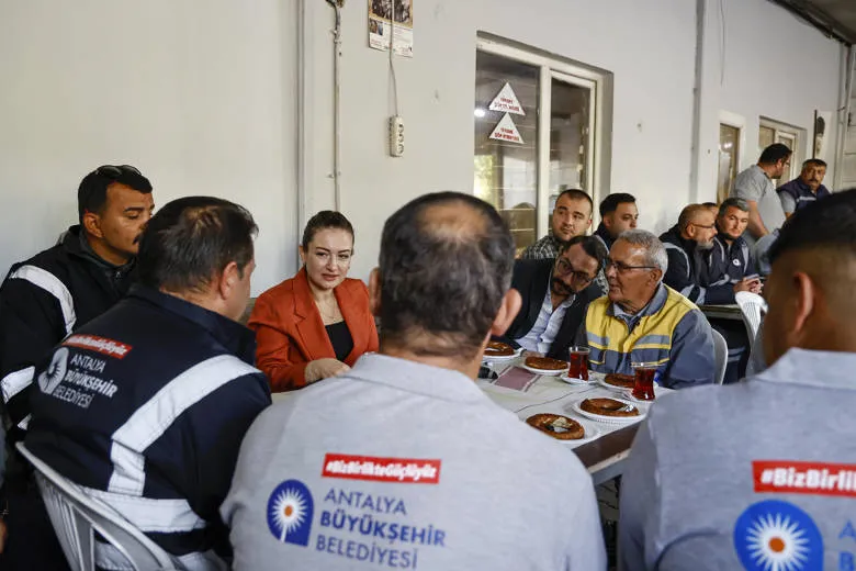 Başkan Vekili Özdemir Fen İşleri Personeliyle Sabah Kahvaltısında