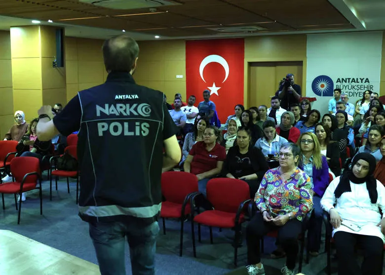 Antalya Büyükşehir Belediyesi Personeline Madde Bağımlılığı Mücadele Eğitimi