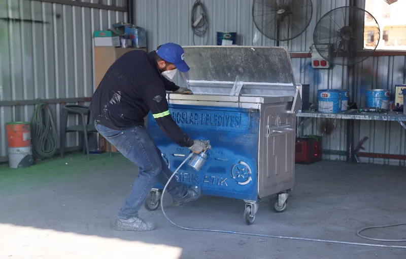 Toroslar Belediyesi Yıpranan Çöp Konteynerlerini Geri Dönüştürüyor