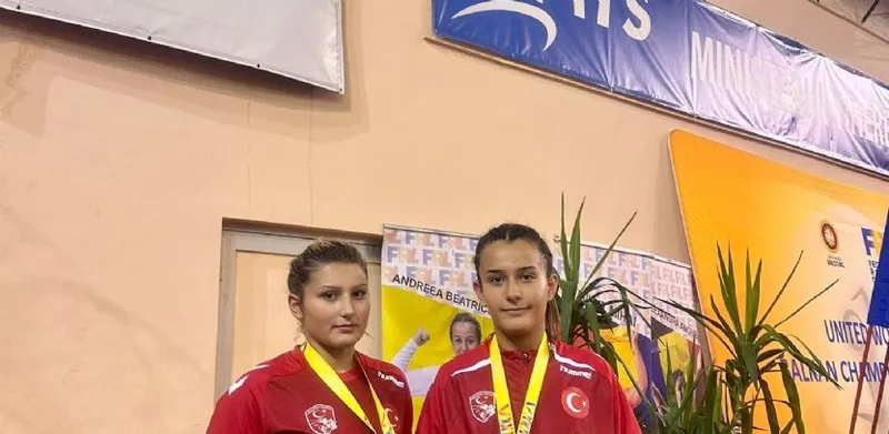 ÇBSK Güreşçileri Balkan Şampiyonası