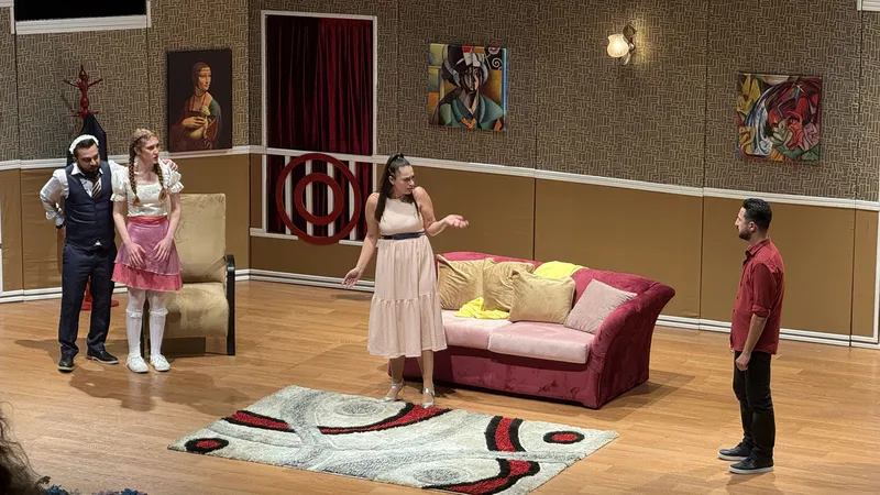 Şahane Düğün oyunu tiyatro severlerden yoğun ilgi gördü