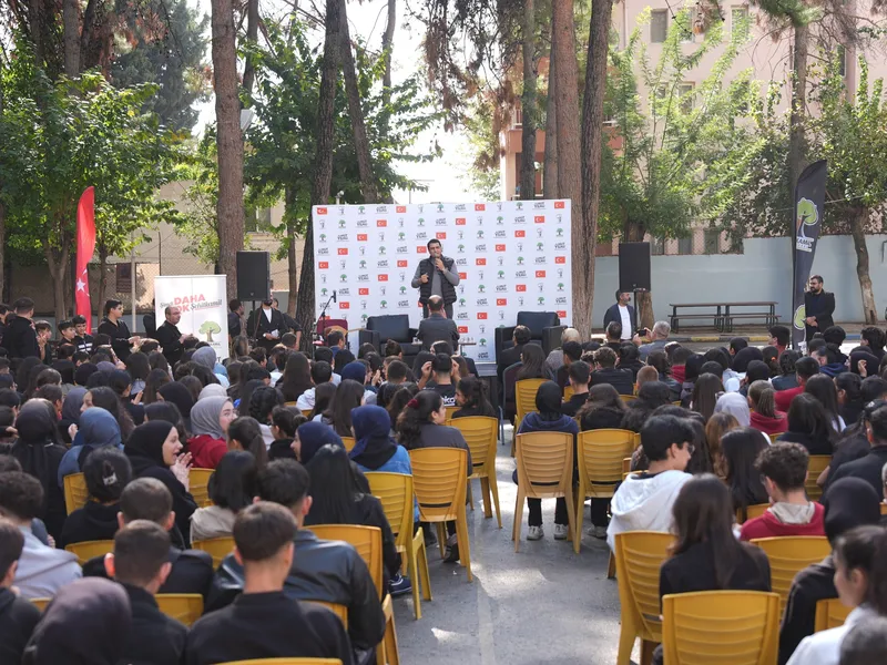 Şehitkamil Belediye Başkanı Yılmaz, Hasan Ali Yücel Anadolu Lisesi