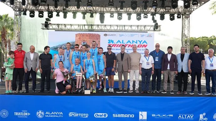 34. Uluslararası Alanya Triatlonu Nefes Kesen Mücadelelerle Sona Erdi