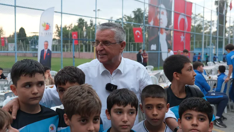 Kemer Belediye Başkanı Topaloğlu Sporculara Mangal Partisi Düzenledi