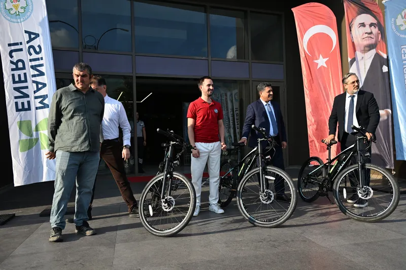 ‘Adımla Manisa’ Projesinde Elektrikli Bisikletler Sahiplerini Buldu