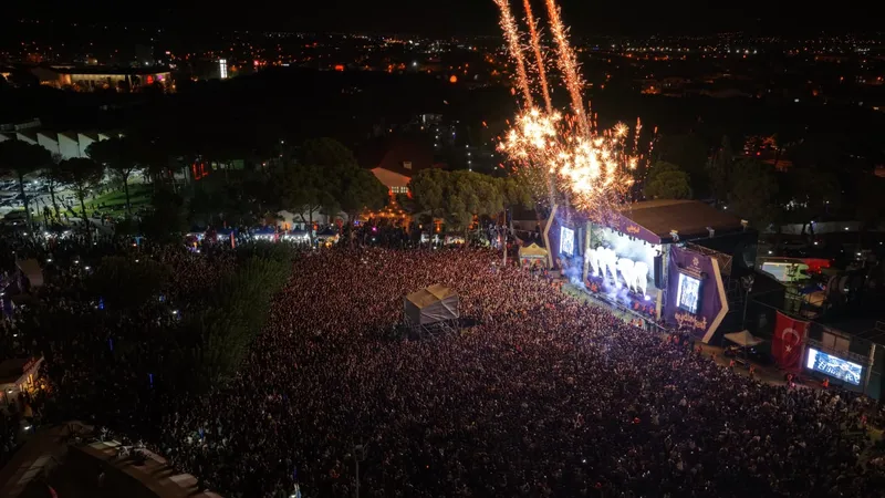 Aydınfest Gençlik Festivali 60 Bin Kişiyle Coşkulu Final Yaptı