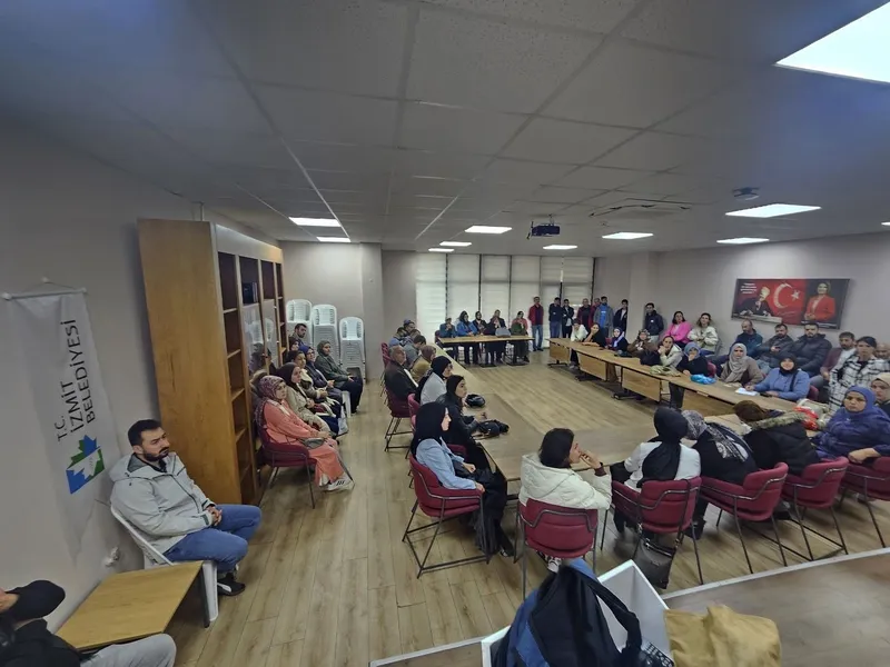 İzmit Belediyesi 75 Kişiye Fabrikada İş İmkanı Sağladı