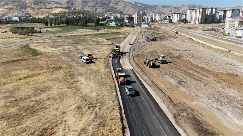 Muş Belediyesi Gece Mesaisiyle Altyapı Çalışmalarını Sürdürüyor