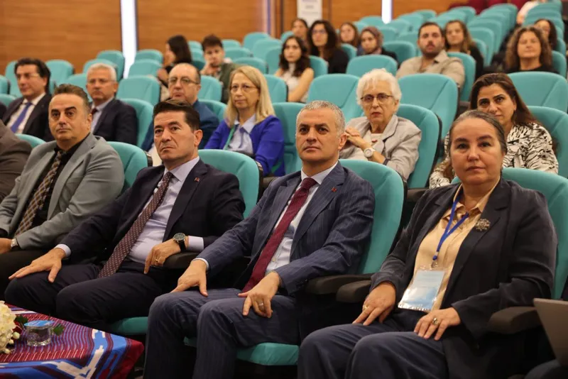Yomra Belediye Başkanı Bıyık Mimarlık Paneline Katıldı