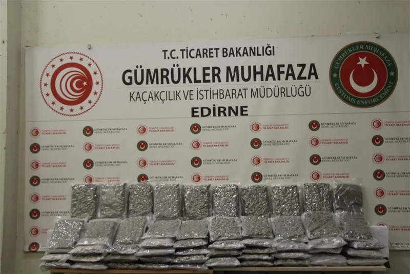 Gümrük Muhafaza Ekipleri Üç İlde 1,3 Ton Uyuşturucu Ele Geçirdi