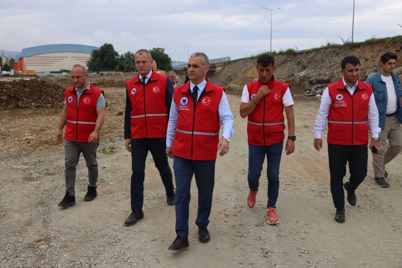 Yomra Belediye Başkanı Kent Meydanı Otopark Çalışmalarını Denetledi