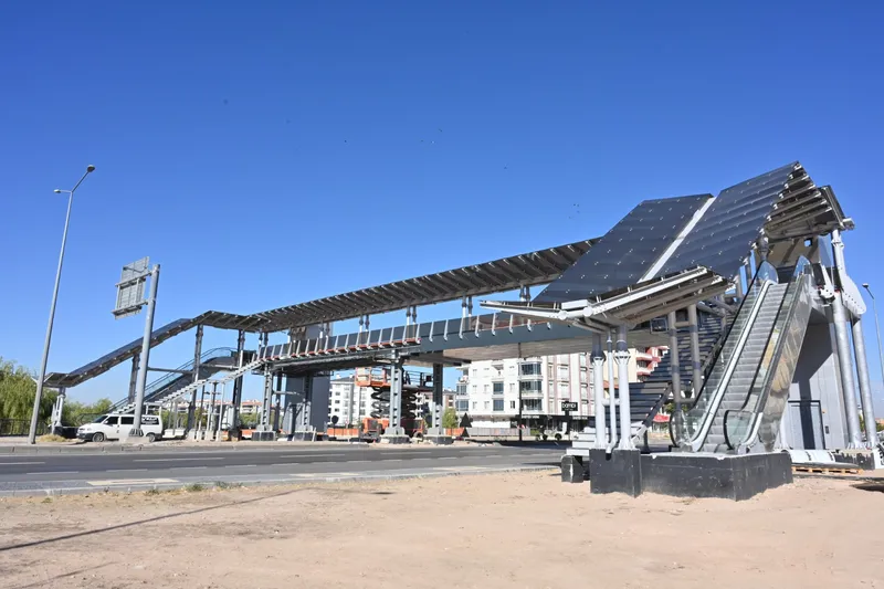 Gazzeli Şehitler Yaya Üst Geçidi Test Aşamasında