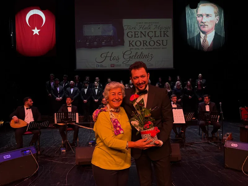 İzmit Belediyesi THM Gençlik Korosu Konserle Büyüledi