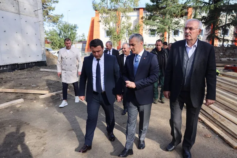 Yomra Vakfı Anadolu Lisesi İnşaatında Yetkili İncelemesi