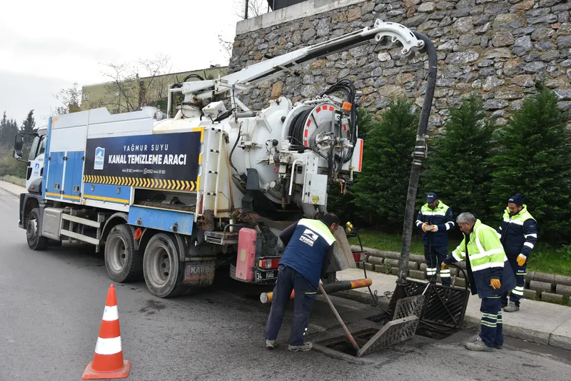 Pendik Belediyesi Kışa Hazır: Yağmur Suyu Kanal Temizliği Yoğunlaştı