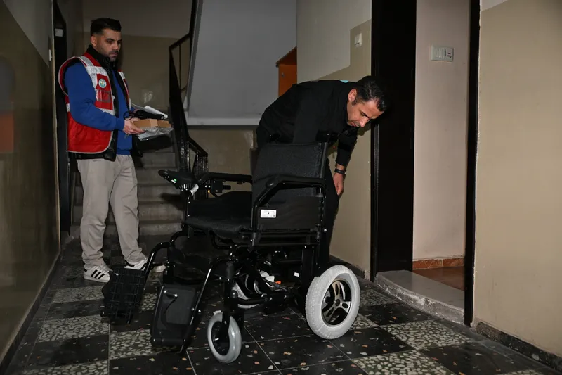 Manisa Büyükşehir Belediyesi Engelli Vatandaşlara Medikal Malzeme Desteği Veriyor