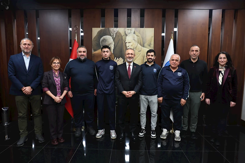 Eyüpsultan’ın şampiyon sporcularından Başkan Özmen’e ziyaret
