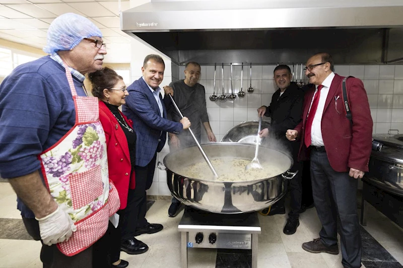 Başkan Seçer, Mezitli Cemevi’nin Hızır Lokması Etkinliğine Katıldı