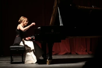 DÜNYACA ÜNLÜ PİYANİST RÜYA TANER’İN RESİTALİ BÜYÜK BEĞENİ TOPLADI