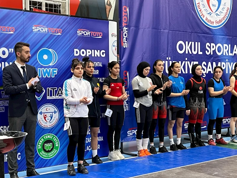 Nevşehirli Halterci Hatice Kızmaz Türkiye İkincisi Oldu