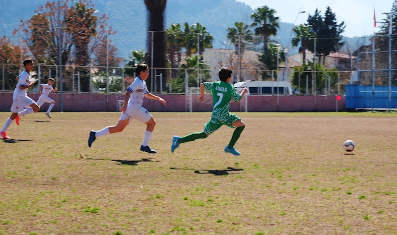Kemer Belediye Merkez Spor gol oldu yağdı