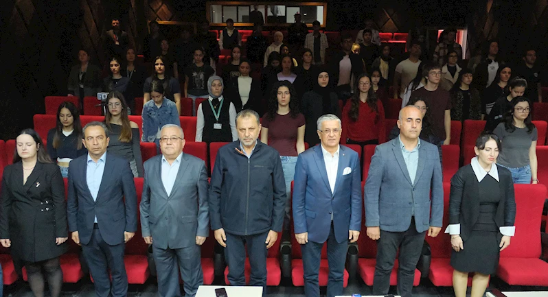 Öğrencilerimizden duygu yüklü anma programı