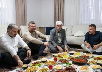 Başkan Görkem Duman iftar sofrasına konuk oldu