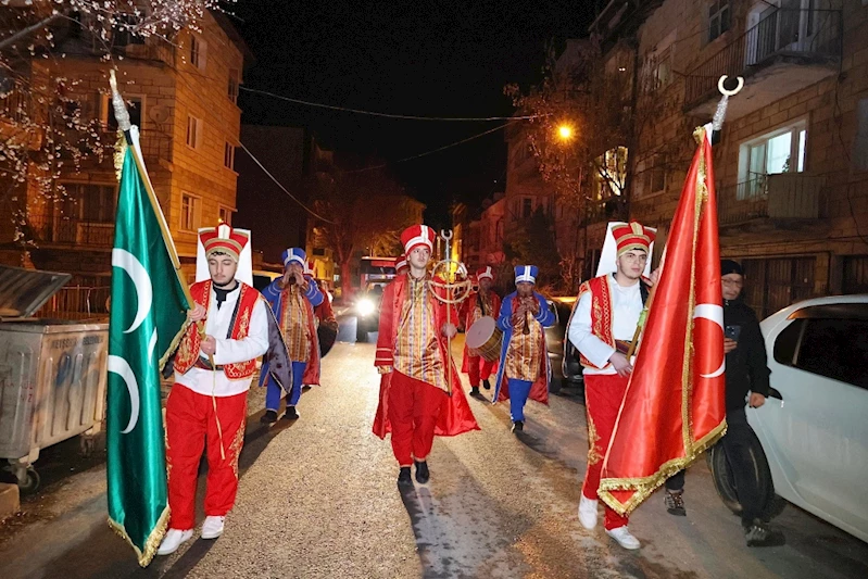 Vatandaşlar Mehteran Takımı’nın Marşlarıyla Uyandı