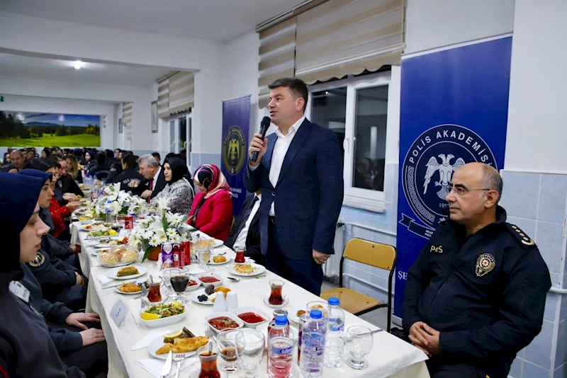 AKSARAY BELEDİYE BAŞKANI DR. EVREN DİNÇER, POLİS ADAYLARIYLA İFTAR SOFRASINDA BİR ARAYA GELDİ